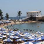 Porto da Barra terá ação de remoção de resíduos na areia e no mar nesta sexta